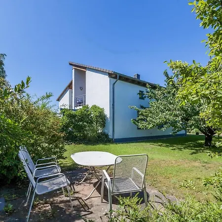 Apartmenthaus Bull 5 * Kuehlungsborn
